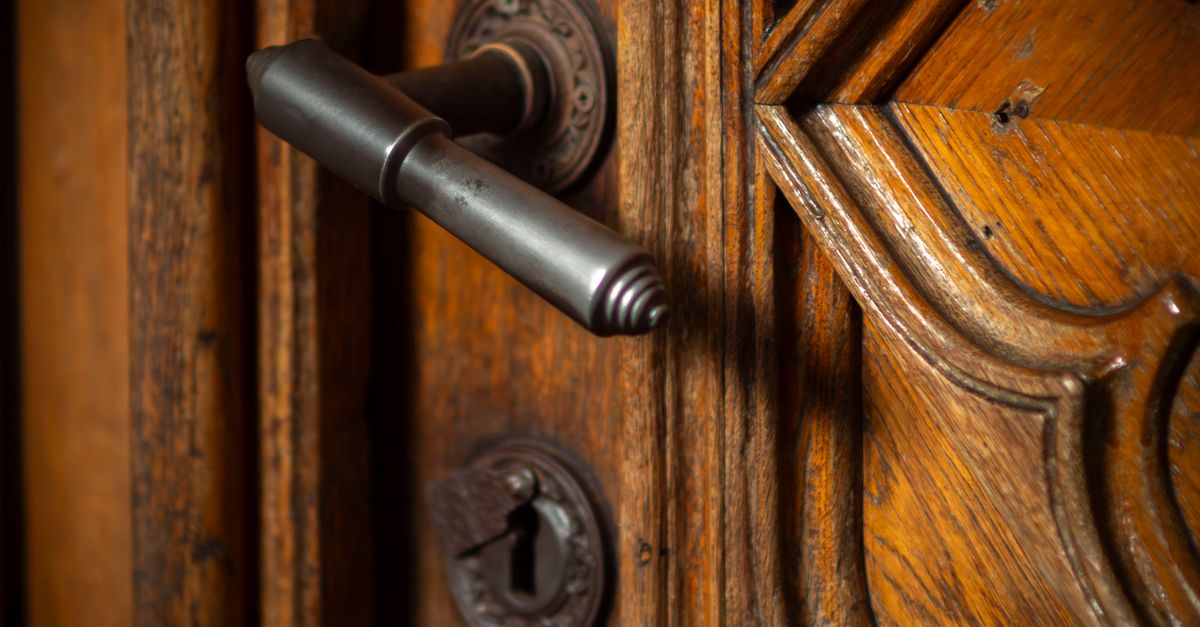 Door Knob Lock vs. Deadbolt: Which Does Your NYC Door Need? — Harlem Locksmith NYC